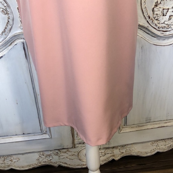 AEL Amy Enjoy Life Minimalist Short Sleeved Deep V Neck Full Cut Sheath Dress - Picture 5 of 9